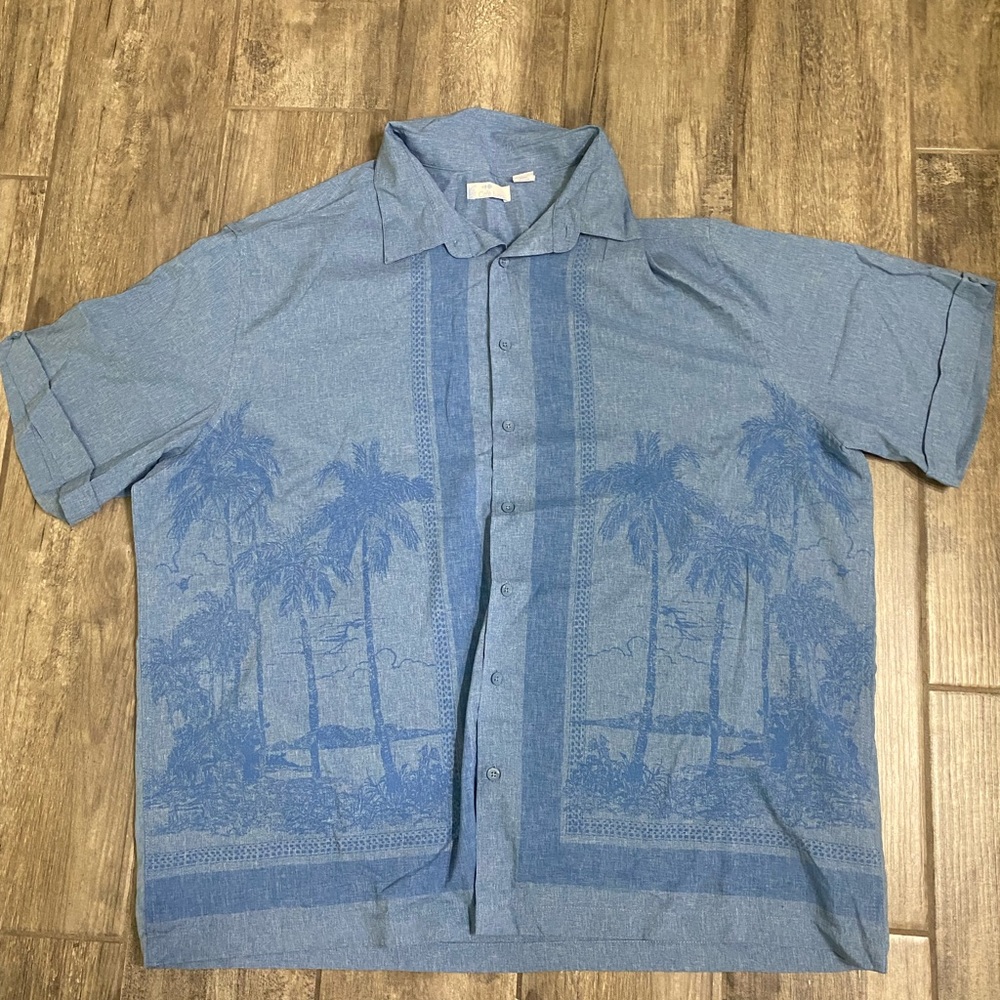 Café Luna Button Down